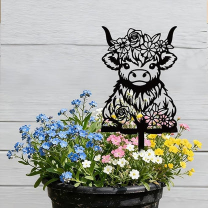 WADORN Highland Cow Silhouette Garden Stakes Decor, Metal Cow Lovers Gifts Stakes Statues Ornaments for Yard Art Black Silhouette Yard Outside Decor for Backyard Patio Outdoor Decor, 15x7.1Inch