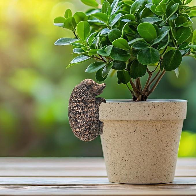 Hedgehog Plant Pot Hanger Garden Statues Resin Hedgehog Flower Pot Hugger Pot Plant Decoration Plant Decorative Figurines for Fairy Garden Fence Yard Patio Outdoor Indoor Hanging Ornaments
