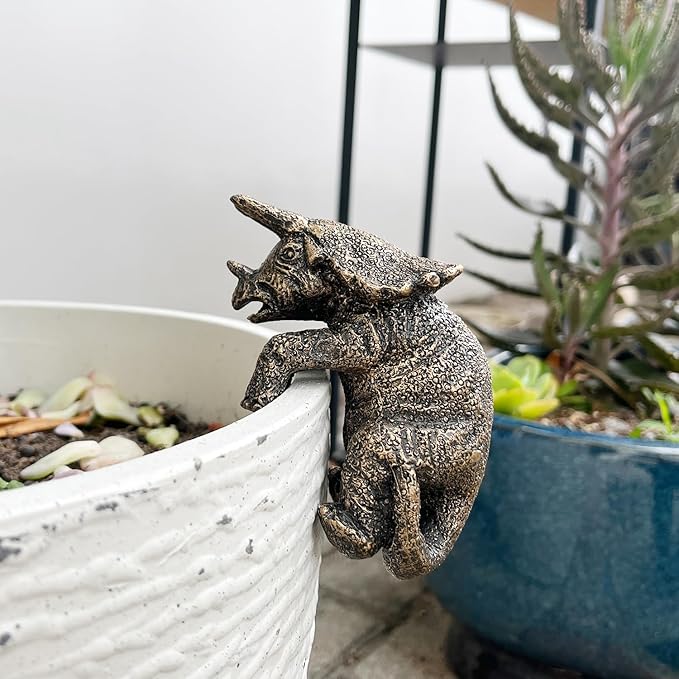 Miniature Triceratops Figurines Plant Decorations for Pots,Vintage Resin Hanging Triceratops Statue Planter Pot Hugger,Cute Climbing Dinosaur Flower Pot Hanger,Funny Garden Decor Outdoor Yard Gifts