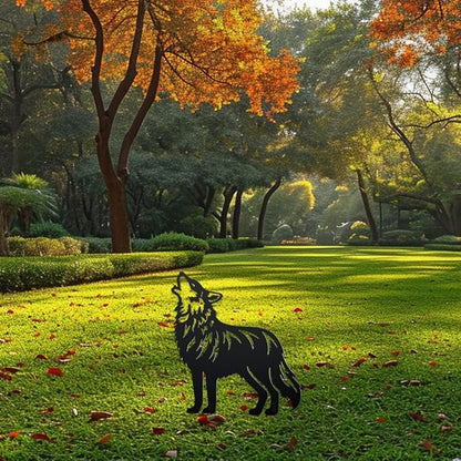 WADORN Howling Wolf Metal Decorative Garden Stakes, Wolf Garden Outdoor Statues Silhouette Wild Animal Stakes Outdoor Wolf Stakes Metal Animal Garden Statues for Lawn Ornaments Yard Patio Garden