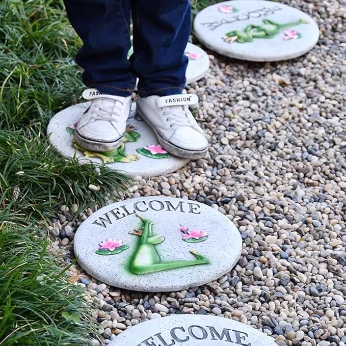 Etlegor Garden Décor Stepping Stones, Fun Animal Print Outdoor Pathway Décor Step Stones, All-Weather Lawn Pathway/Flower Beds/Courtyard Pavers(3 Frogs)