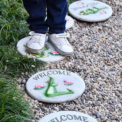 Etlegor Garden Décor Stepping Stones, Fun Animal Print Outdoor Pathway Décor Step Stones, All-Weather Lawn Pathway/Flower Beds/Courtyard Pavers(Frog-A)