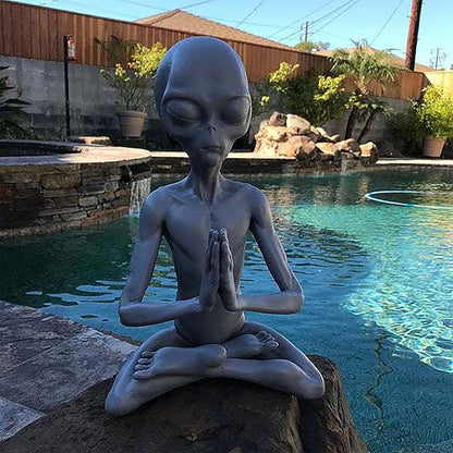 Meditating Alien Garden Sculptures & Statues, Alien Resin Statue Ornament Yard Best Art Decor for Indoor Outdoor Home or Office Collectible Figurine Gift, Grey, Small (SNSN-cijia-1)