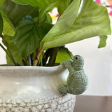 Tortoise Figure Plant Pot Hanger, Turtle Flower Pot Hugger, Resin Tortoise Statue, Funny Pot Huggers for Planters, Cute Climbing Tortoise Flower Pot Hugger, Garden Fence Balcony Patio Yard (GREEN)