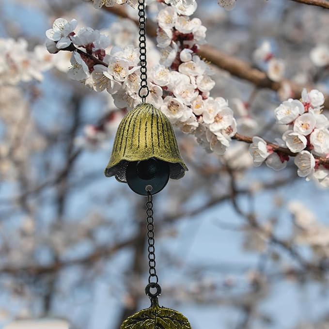 MrMrKura Japanese Leaf Wind Chimes, Small Wind Bell Pendent for Outside Hanging Cast Iron Wind Chime Ornament for Bless Garden Backyard Home Decor (Bronze)