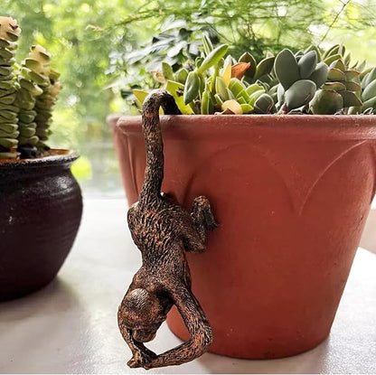 Vintage Bronze Animal Embracing Flower Statue - Garden Resin Climbing Animal Statue, Fairy Tale Garden Terrace, Outdoor Fence and Courtyard Decoration (Monkey)