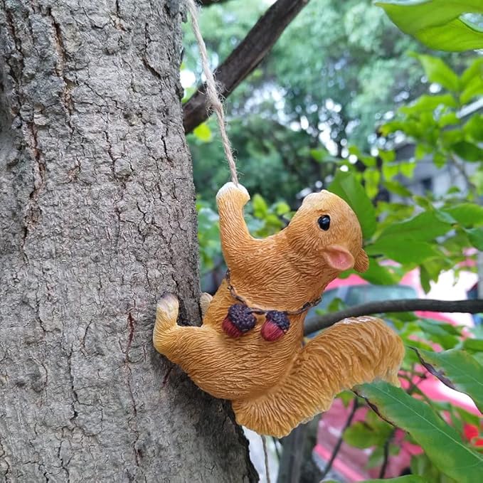 Climbing Squirrel Tree Hugger Garden Squirrel Statue Resin Animal Sculpture Yard Decor for Outside, Funny Tree Climber Figurine Outdoor Patio Lawn Decor, Housewarming Gifts