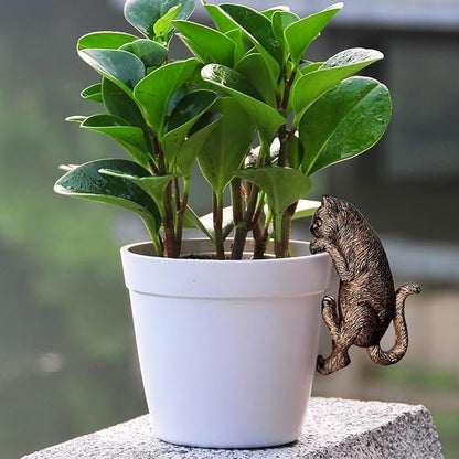 Vintage Bronze Climbing Cat Statue Flower Pot and Vase Hugger Figurines Terrarium Planter Edge Decor Resin Art Patio Lawn Yard Ornaments Outdoor Fence Decorations