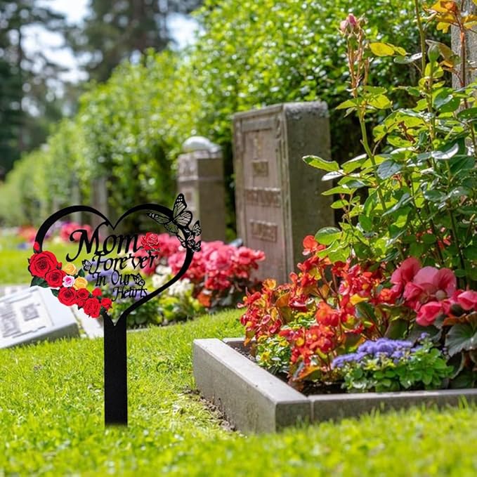 Memorial Grave Stake, Mom Forever in Our Hearts Grave Marker, Heart Grave Decorations for Cemetery, Metal Cemetery Decorations for Grave, Yard, Garden, Remembrance Grave Plaque for Mom