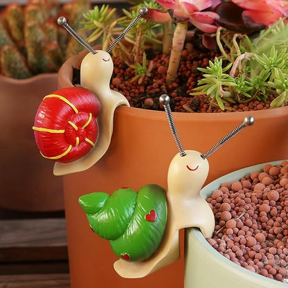 Set of 2 Cute Climbing Snail Statues Flower Pot Hugger, Resin Hanging Animals Figurine Outdoor Planter Pot Decorations for Home Garden Patio Lawn Yard Ornaments