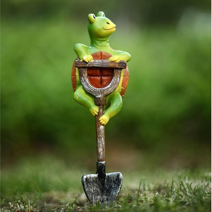 Outdoor Resin Garden Statue with Shovel, Handcrafted Frog Dwarf Rabbit Turtle Figurines for Lawn Decor, Weather-Resistant Yard Sculpture Art, Garden Ornament for Patio Lawn Landscape (Dark Green)