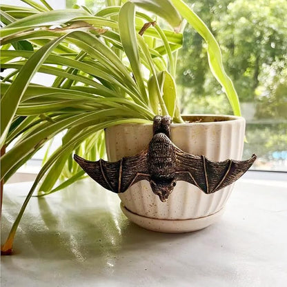 Resin Bat Statue, Bat Flower Pot Decoration, Flower Pot Plant Decoration, Fairy Garden Accessories, for Family or Friends, It Can Make Your Flowerpot More Vibrant