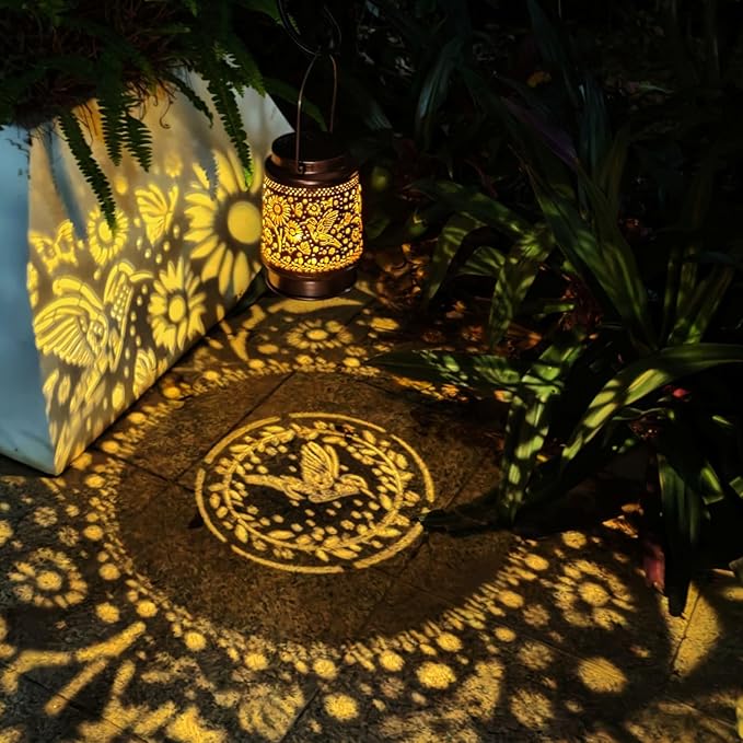 Hummingbird Solar Light Outdoor Waterproof Hanging, Hummingbird Garden Decoration Metal led Solar Light, Suitable for Garden Patio Lawn Path, Ladies mom Grandma Outdoor Lantern Decoration