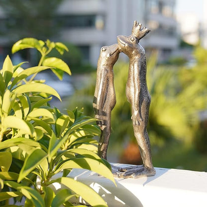 Frog Decor Garden Statue Decor Outside - Artgenius Couple Kissing Statue Outside Frog Figurines for Yard Patio Lawn Decorations Couple Frogs Front Yard Decorations Outdoor 3.6"2.1"8.7" LC Lcdecohome