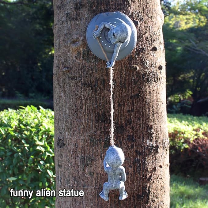 Alien Tree Huggers Decorations Tree Sculptures Figurines - Aliens Climbing Rope Statues for Garden Decor Outdoor Whimsical Tree Ornaments - 2pcs Dreamy Garden Yard Art Decoration