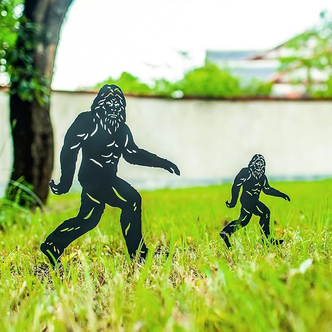 EZTZEN 15.8 inch Bigfoot Outdoor Decor Big Foot Sasquatch Gifts for Men/Dad/Women Metal Bigfoot Silhouette Statues for Yard Decor, Garden Decor, Yard Art, Forests, Yard Display, Lawn Decorations