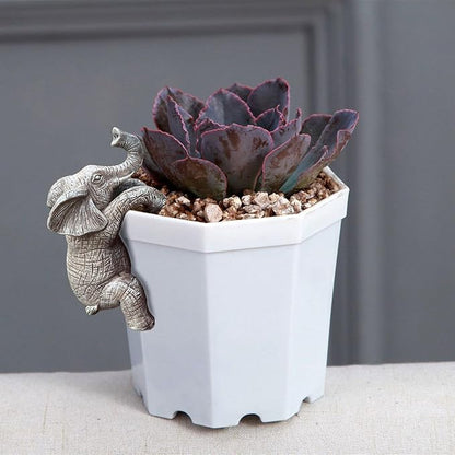 Cute Climbing Elephant Flower Pot Hugger Figurines Resin Hanging Elephant Statue Planter Pot Decorations for Home Garden Fence Balcony Patio Lawn Yard Ornaments