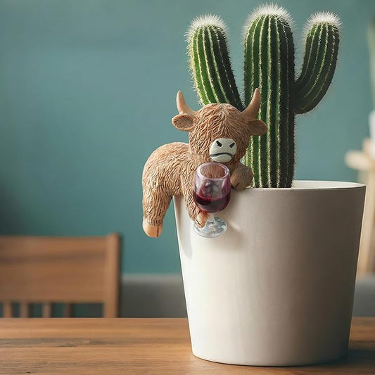 Highland Cow Statue Highland Cow Figurine Plant Pot Hanger Hugger, Resin Highland Cow with Red Wine Ornament Garden Decor for Yard Lawn, for Plant Parents