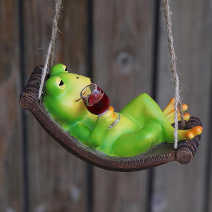 HUNTHAWK Funny Frog Statue Garden Hanging Decor, Wine Drinking Frog on Hammock Figurine, Cute Outdoor Yard Ornament for Patio, Fence, Balcony, Porch, Lawn & Garden Decoration Gift