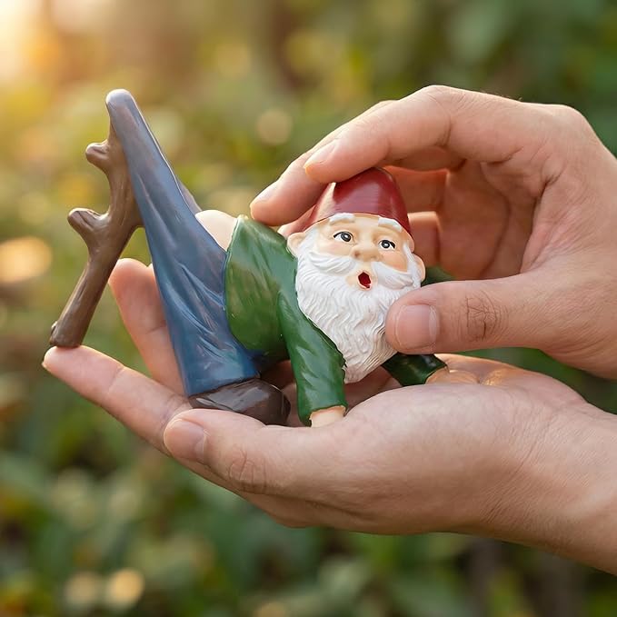 Gnome Statue Gnome Figurine Plant Pot Hanger Hugger, Resin Funny Gnome Ornament Garden Decor for Yard Lawn, Naughty Gift for Plant Parents