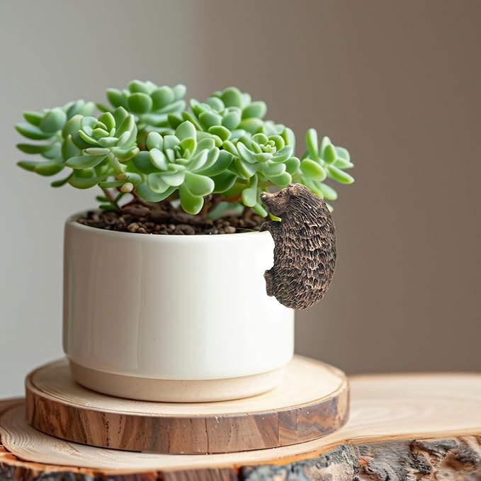 Hedgehog Plant Pot Hanger Garden Statues Resin Hedgehog Flower Pot Hugger Pot Plant Decoration Plant Decorative Figurines for Fairy Garden Fence Yard Patio Outdoor Indoor Hanging Ornaments