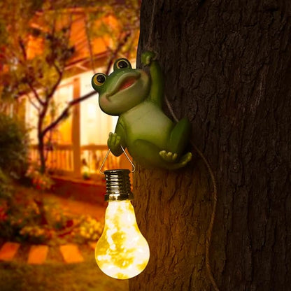 Solar Light Outdoor Frog Garden Decor Hanging Figurines Animals Porch Yard Outside Decoration Statues Tree Hugger Decorative Wall Window Fence Lighting Bulb LED