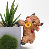 CXYCzsbjCute Rock Climbing Highland Bull Statue Flowerpot Hugging Device, Resin Hanging Highland Bull Statue Outdoor Decorative Fence, Courtyard Lawn Garden Courtyard Decoration