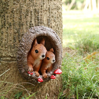 Mom and Baby Squirrel Tree Hugger Outdoor Tree Faces Decor, Resin Squirrel Figurine Garden Statues Whimsical Tree Peeker Sculpture for Patio Lawn Yard Porch Wall Ornaments