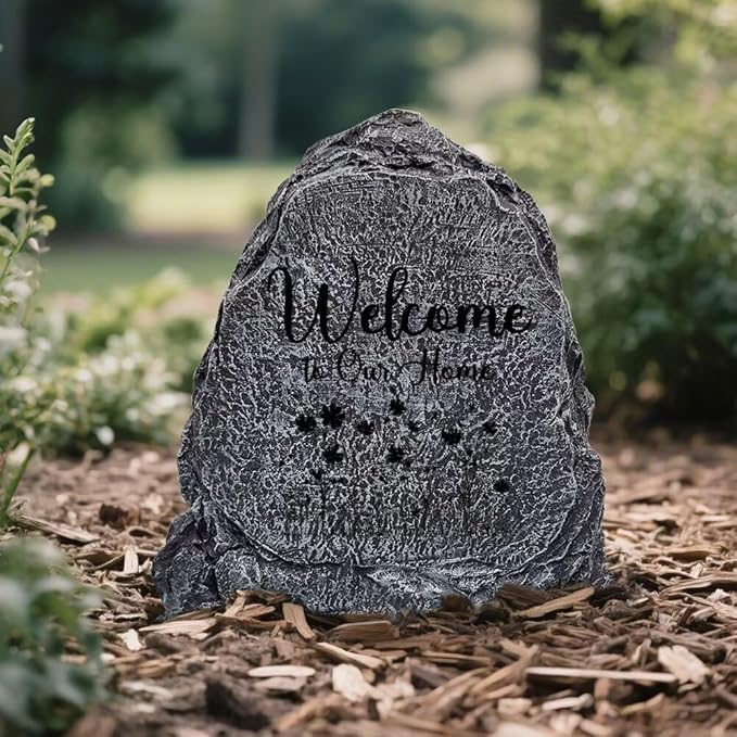 Garden Stone Sculpture with Flowers and Text Welcome to Our Home, Solar Resin Outdoor Sculpture, Suitable As Tomb Decoration for Gardens, Lawns, Cemeteries, Memorial Gifts, Home Decoration
