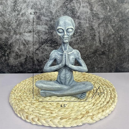 Yoga Alien Statue - Sci-fi Outer Space UFO Figure, Resin Alien Home Office Bookshelf Decor Sculpture, 6.3" H