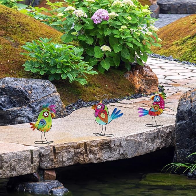 3 Pack Garden Outdoor Metal & Glass Bird Yard Art Decor, Yard Art Decoration for Porch Patio, Garden Statues Sculpture Gifts for Grandma Mom Women (Colorful)