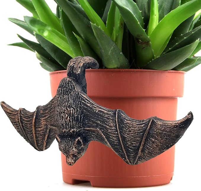 Resin Bat Garden Statues Bat Planter Hanger Flower Pot Hugger Pot Plant Decoration Plant Decorative Figurines for Fairy Garden Fence Yard Patio Outdoor Indoor Ornaments, for Family or Friends Gift