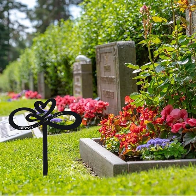 Memorial Grave Stake, Forever in Our Hearts Grave Marker, Heart Grave Decorations for Cemetery, Metal Cemetery Decorations for Grave, Yard, Garden, Remembrance Grave Plaque for Mom Dad Friends