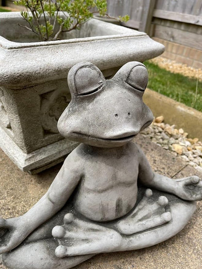Meditating Frog Stone Garden Statue | Outdoor Animal Sculpture Toad Ornament Decor Decoration