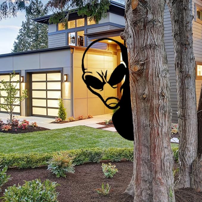 Peek-a-Boo Alien Yard Sign, Funny Peeking Metal Wall Art for Home Fence Garden Fence Patio Yard Farmhouse Outdoor Decor for Sci-Fi Fans & Pranksters, Unique Gift Idea (Alien,S)