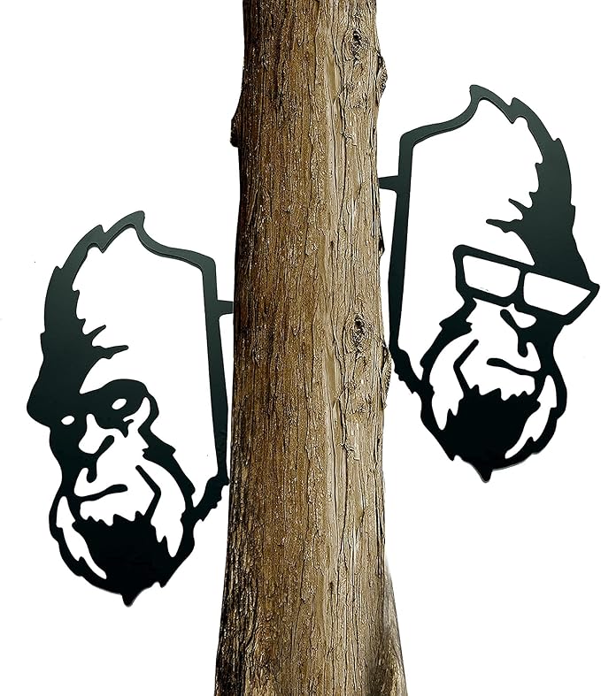 Peeping Bigfoot Metal Yard Art, Garden Branch Peeking Yeti Decor, Outdoor Metal Bigfoot Tree Hugger Decorations, Sasquatch Face for Outdoor Decorations, Set of 2