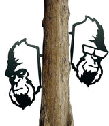 Peeping Bigfoot Metal Yard Art, Garden Branch Peeking Yeti Decor, Outdoor Metal Bigfoot Tree Hugger Decorations, Sasquatch Face for Outdoor Decorations, Set of 2