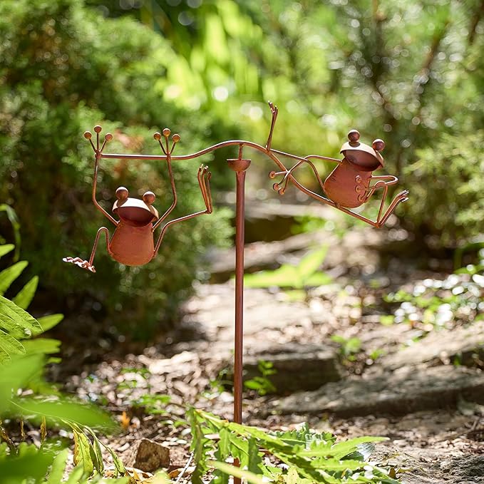 Red Carpet Studios Garden Stake Decorative Metal Balancing Buddies Yard Art, 20" Tall, Rustic Frogs