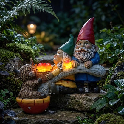 Garden Gnomes and Highland Cow Statue with Mushroom Solar Light, Couple Gnome Figurine for Outdoor Patio Lawn Porch Yard Edge Shelf Sitter Decoration, Garden Knome Holiday Indoor Decor, Love Gift