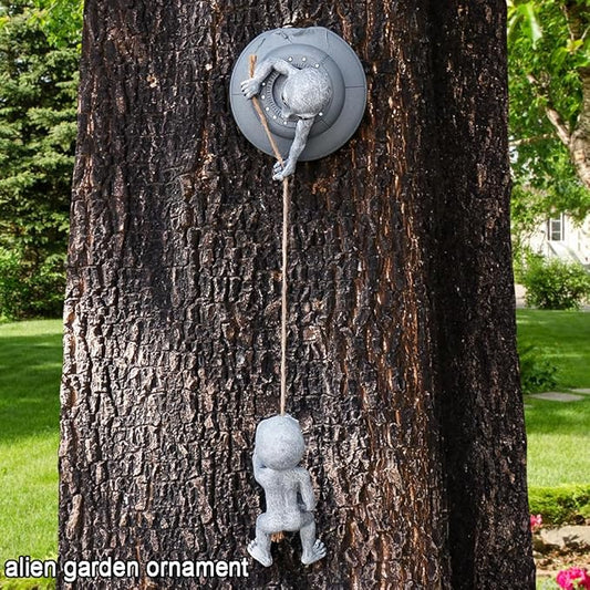 Alien Tree Huggers Decorations Tree Sculptures Figurines - Aliens Climbing Rope Statues for Garden Decor Outdoor Whimsical Tree Ornaments - 2pcs Dreamy Garden Yard Art Decoration