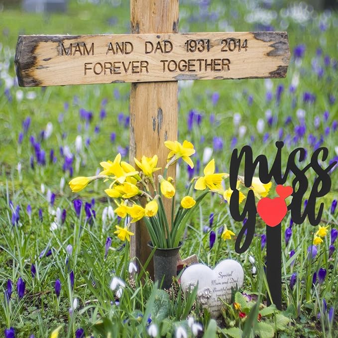 Memorial Grave Stake, Miss You Red Heart Grave Marker, 13.8x7.9in Grave Decorations for Cemetery, Metal Cemetery Decorations for Grave Yard Garden, Remembrance Grave Plaque for Mom Dad Friends
