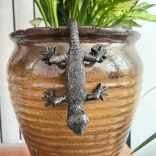 Gecko Hugger Planter Pot Flower Figurine, Resin Climbing Lizard Statue for Garden, Outdoor Fence & Yard Decor，Versatile Vintage Home & Office Decor