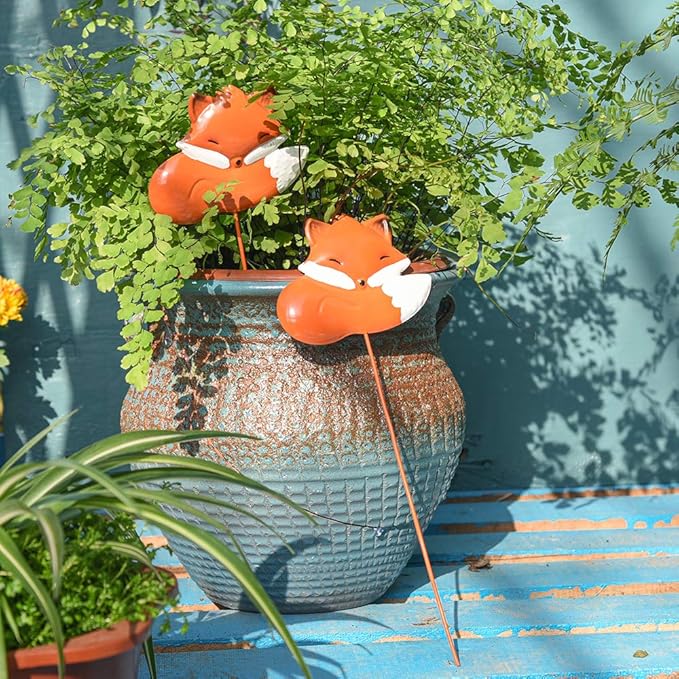 Sungmor 2PC Foxes Decorative Garden Stakes, Animal Statue Stakes for Indoor Outdoor Planters Yard Decòr, Metal Arts Lawn Landscaping Decorations, Cute Little Foxes Figurine for Potted Plants Ornament