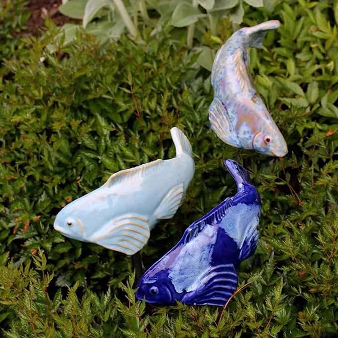Koi Fish Decor Garden: 3 Pcs Resin Koi Fish Sculpture, Garden Fishes Statue with Stake, for Outdoors, Patio, Yard, Lawn, Pond and Home Decoration (White)
