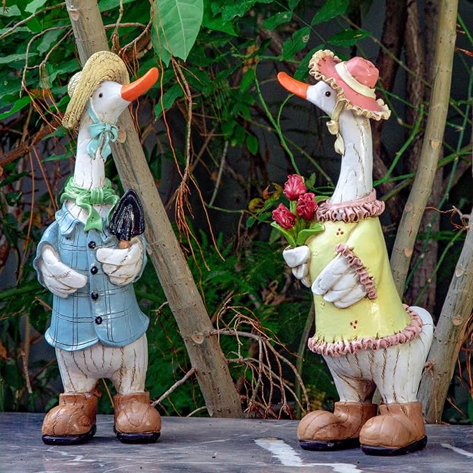 Garden Statues Couple Duck, Funny Cartoon Duck Garden Statues Indoor Outdoor Spring Decorations Cute Ducks Art Décor Goose for Yard Home Garden Patio and Office (2- Pack)