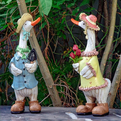 Garden Statues Couple Duck, Funny Cartoon Duck Garden Statues Indoor Outdoor Spring Decorations Cute Ducks Art Décor Goose for Yard Home Garden Patio and Office (2- Pack)