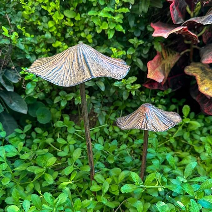 Iron Mushroom Statue Stake,Outdoor Statue Metal Mushroom Garden Stakes,Flower Pot Decoration,for Patio, Lawns, Yard Mushroom Stakes Plant Decorations