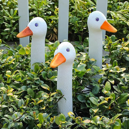 Suzile 1 Piece Porch Goose Statue Decorative Garden Stake Funny Porch Goose Resin Garden Lawn Yard Decor Gifts for Home Outdoor Patio