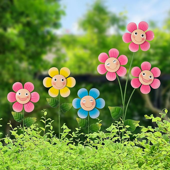 Glitzhome Happy Face Flower Yard Stake, 36”H Metal Flower Stakes with Triple Smiling Design, Iron Garden Yard Spring Decor or Wall Decor