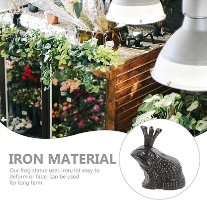 Toyvian Iron Frog Sculpture Cute Garden Statue Tabletop Decor with Vivid Design Stable and Easy to Clean for Home and Outdoor Display